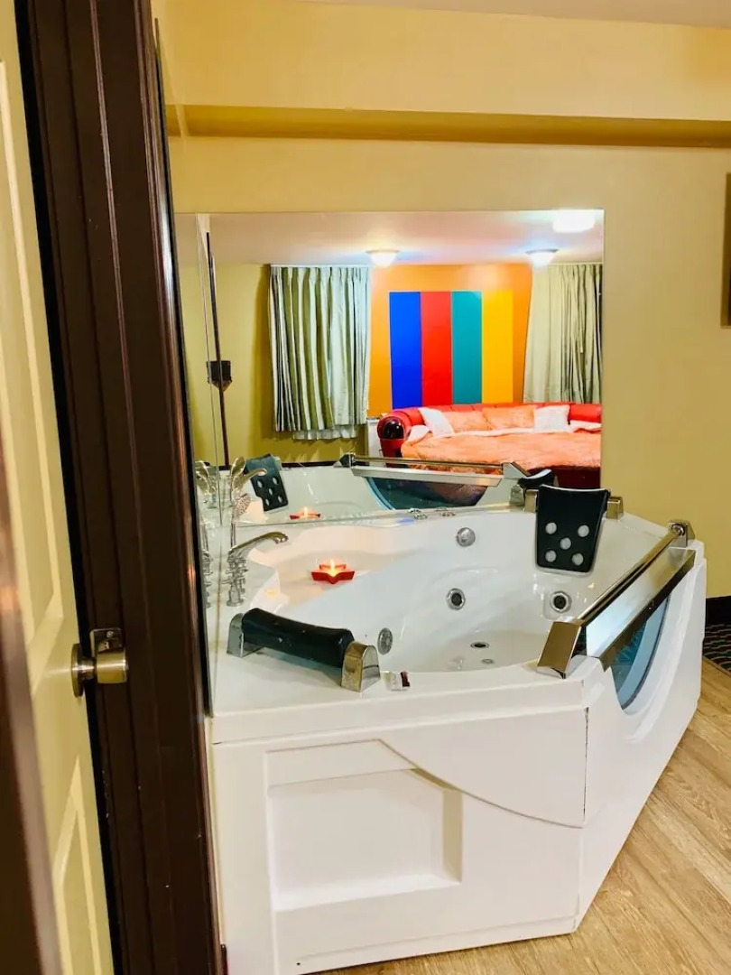 Motor City Inn & Suites