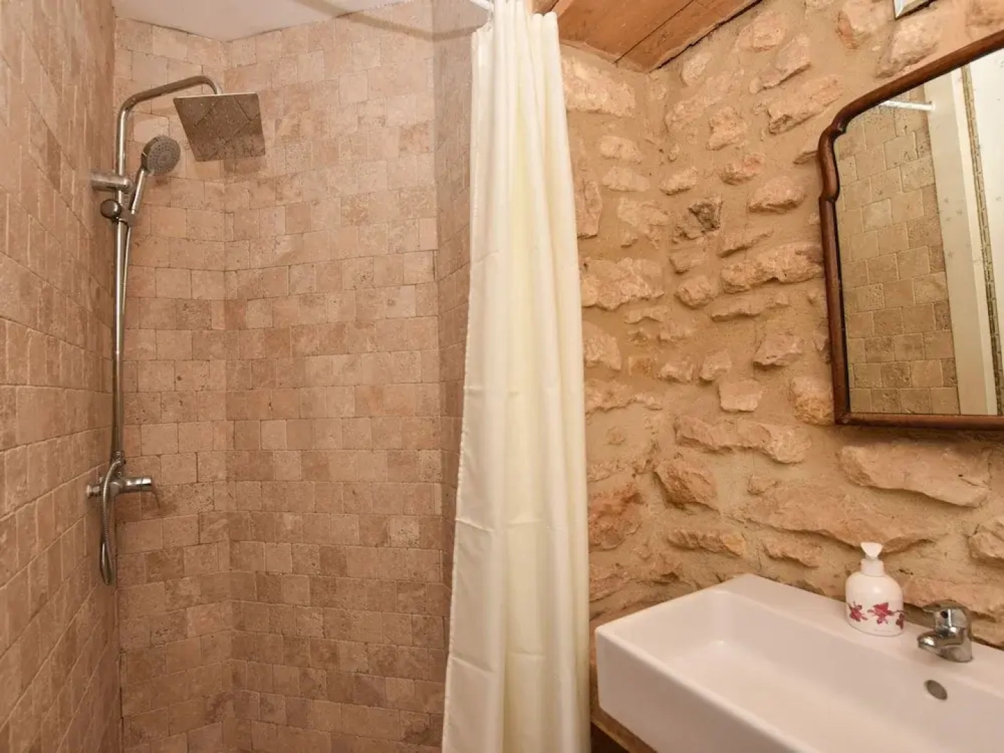 Cozy Holiday Home in Saint-Germain-de-Belves with Garden