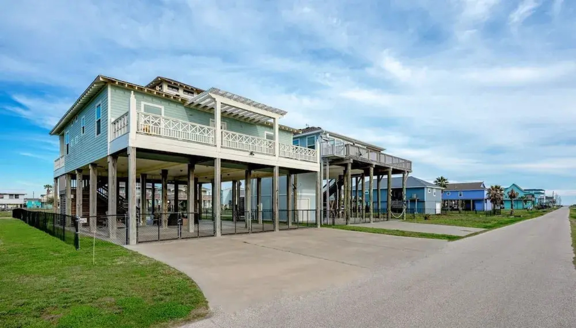 The Beach House 3 Bedroom Home by RedAwning