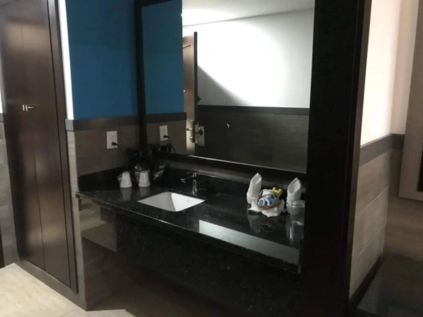 Beverly Hills: Hotel & Business