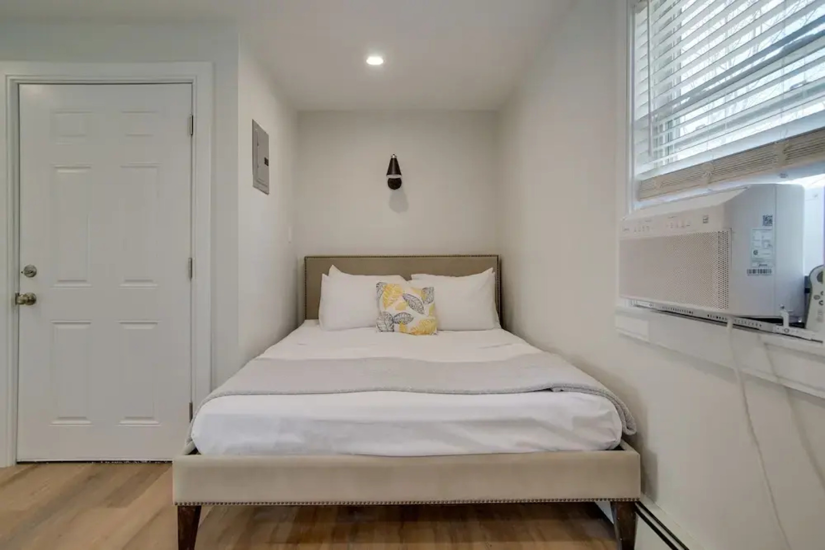 Cozy Falmouth Studio ~ 2 Mi to Beach & Dining