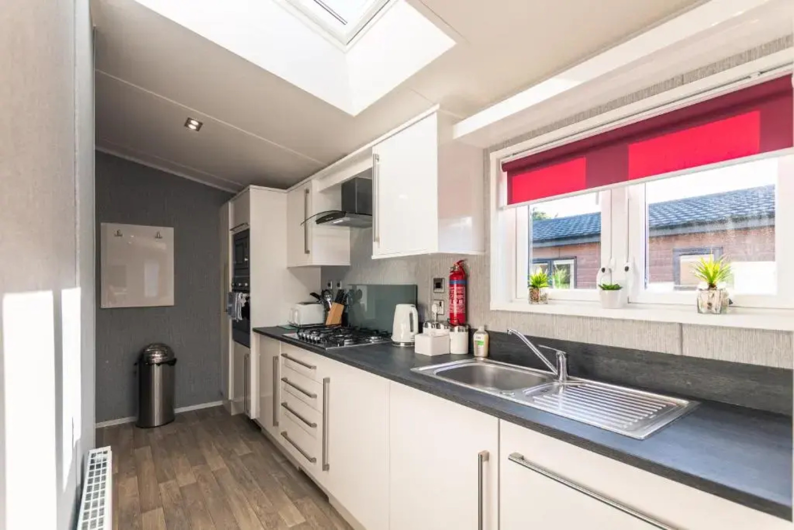 Lakeshore Lodge with Hot Tub