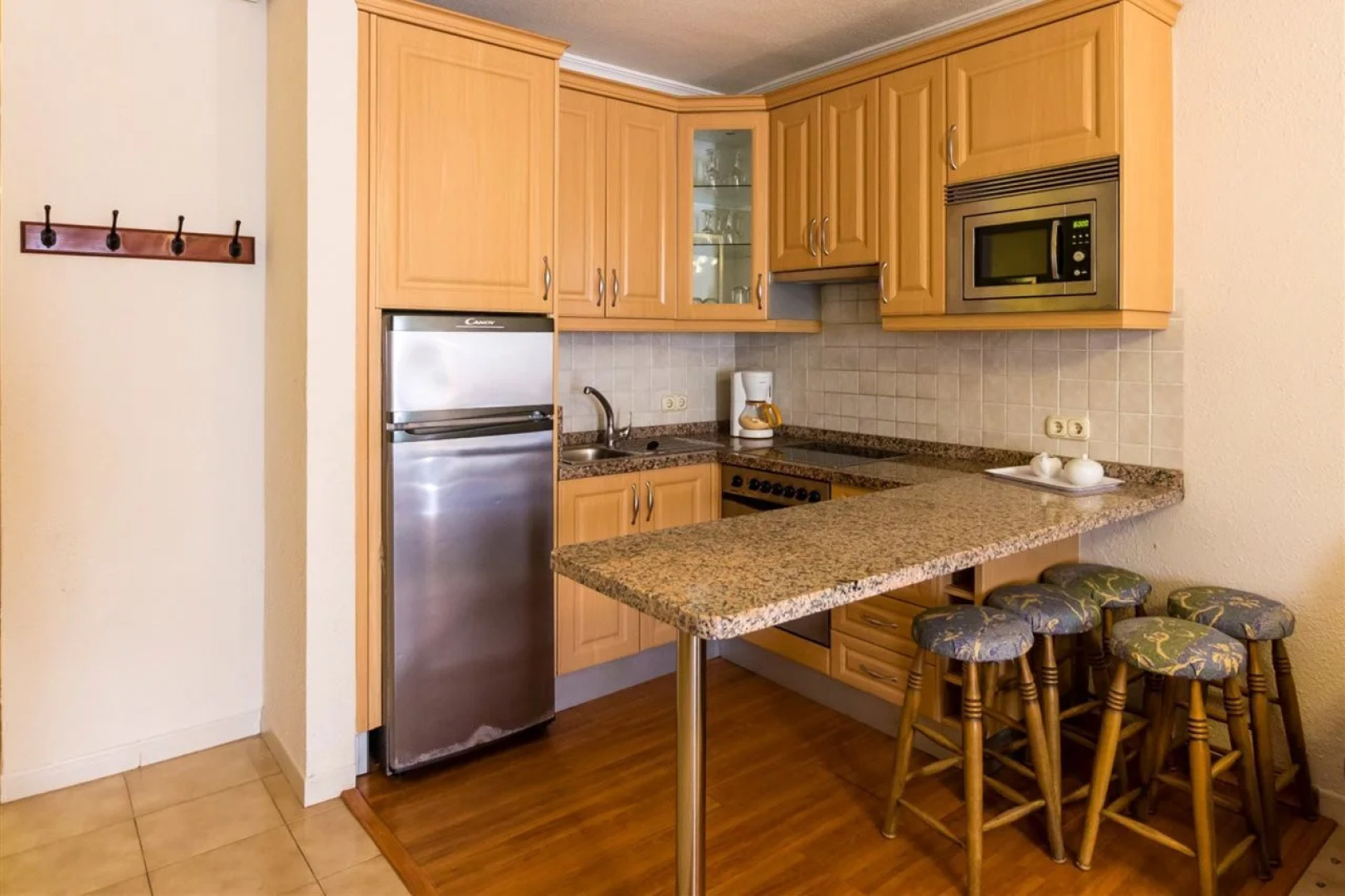 Paradise Court Aparthotel