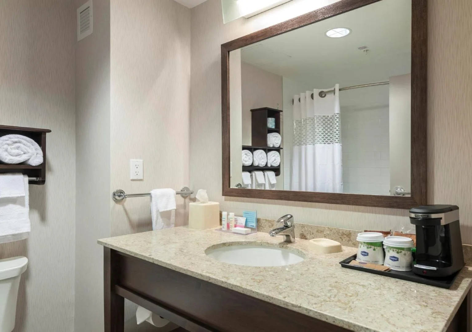 Hampton Inn & Suites by Hilton, Airdrie, AB, Canada