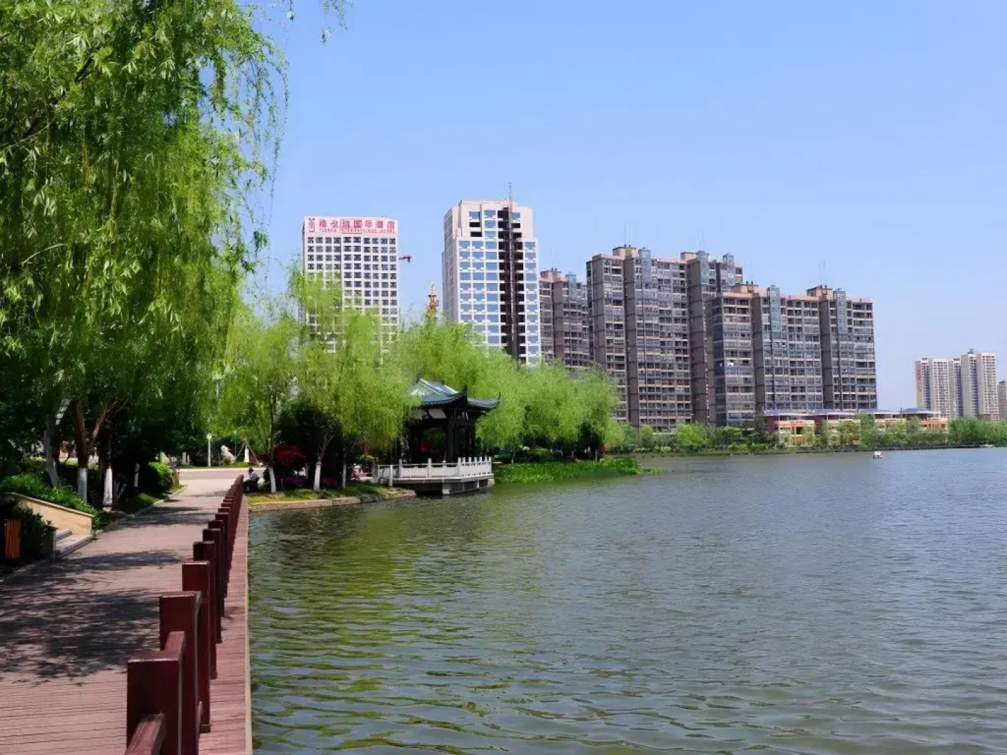 Vienna International Hotel (Tianmen Wanda Plaza Donghu Branch)