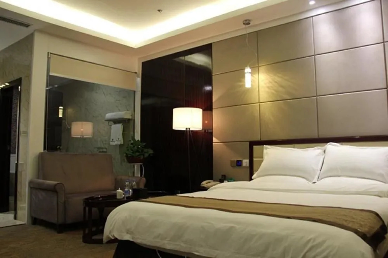 aina hotel