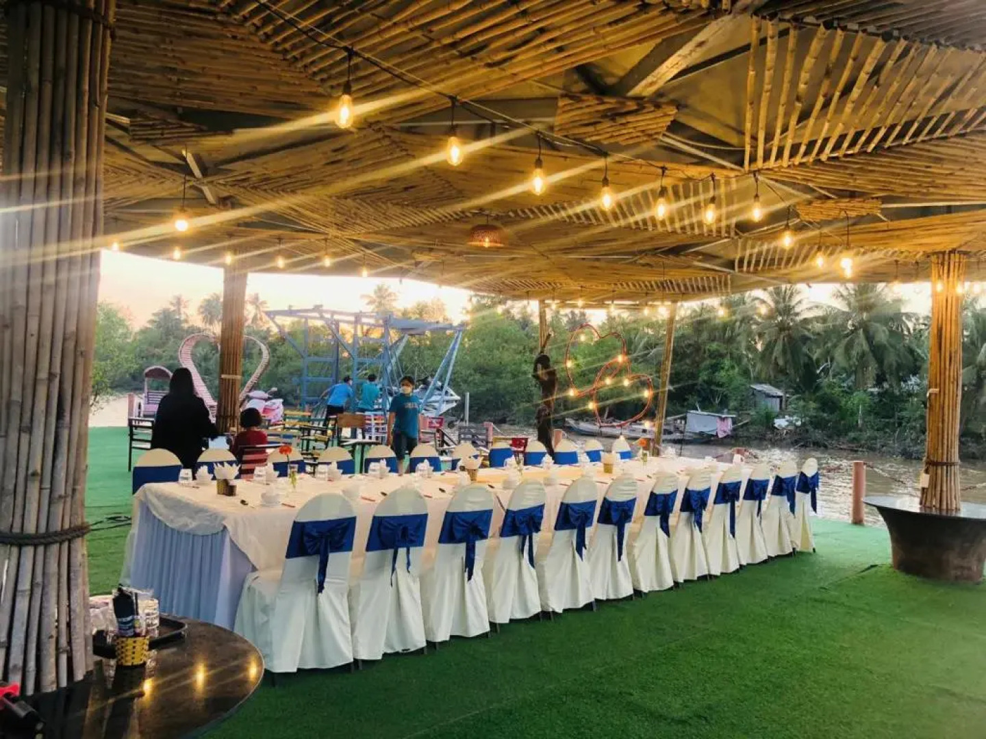 Rooster Mekong Garden & Villas