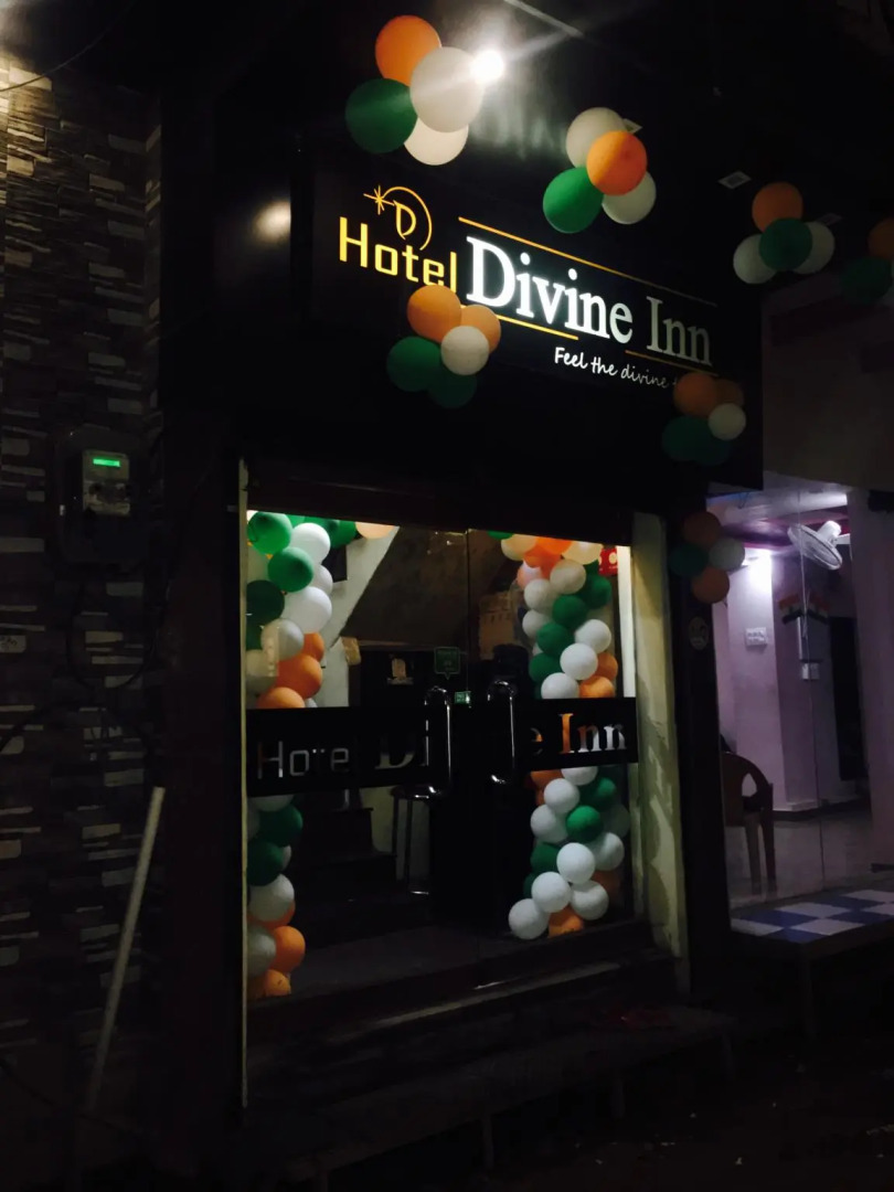Hotel Divine Inn