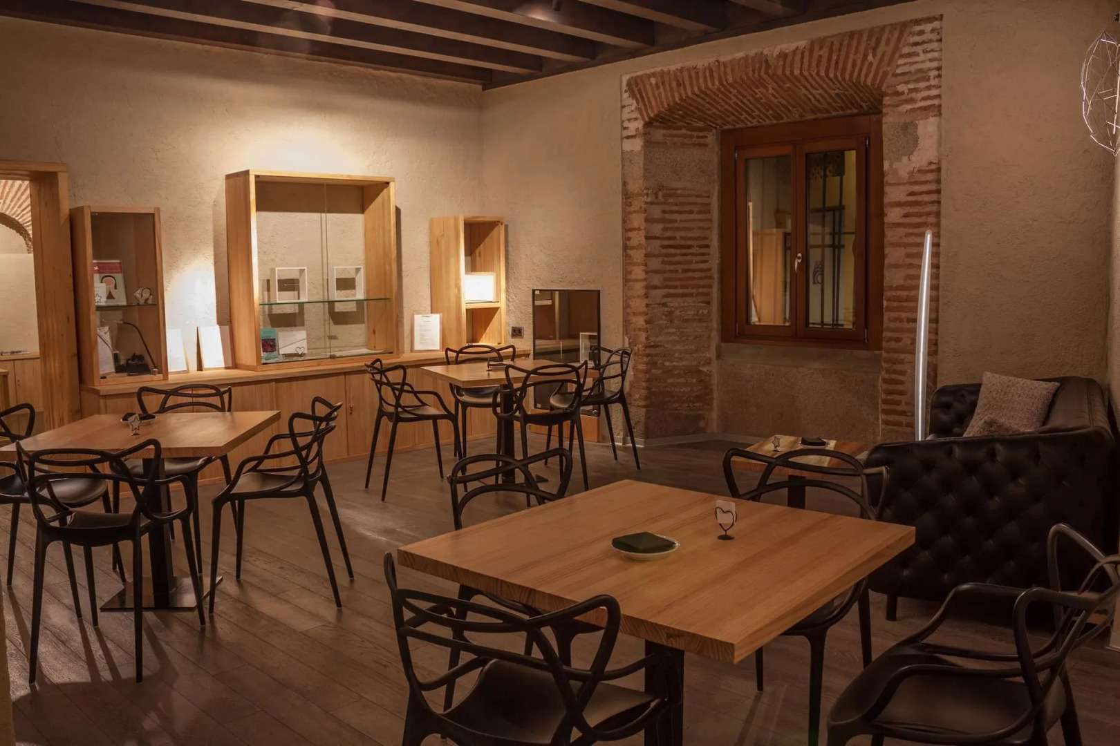 El Encanto Hotel & Cafetería