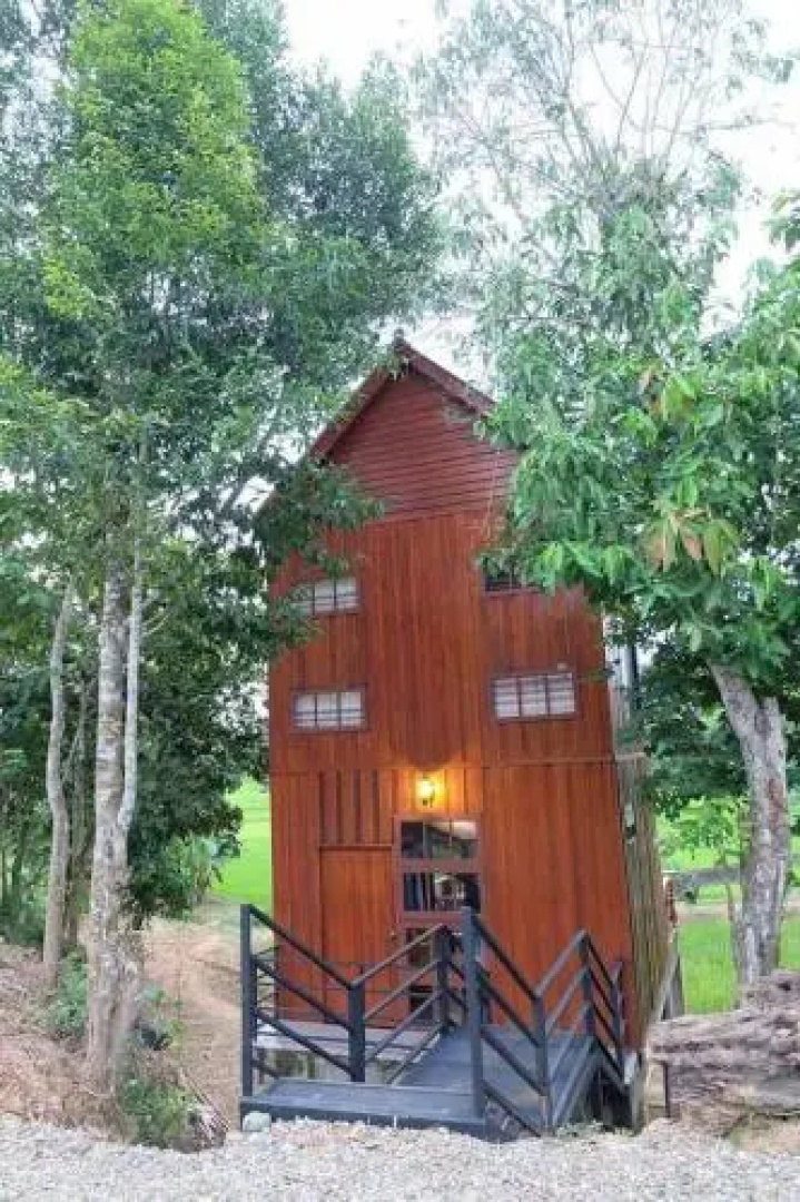 Earth House Pua