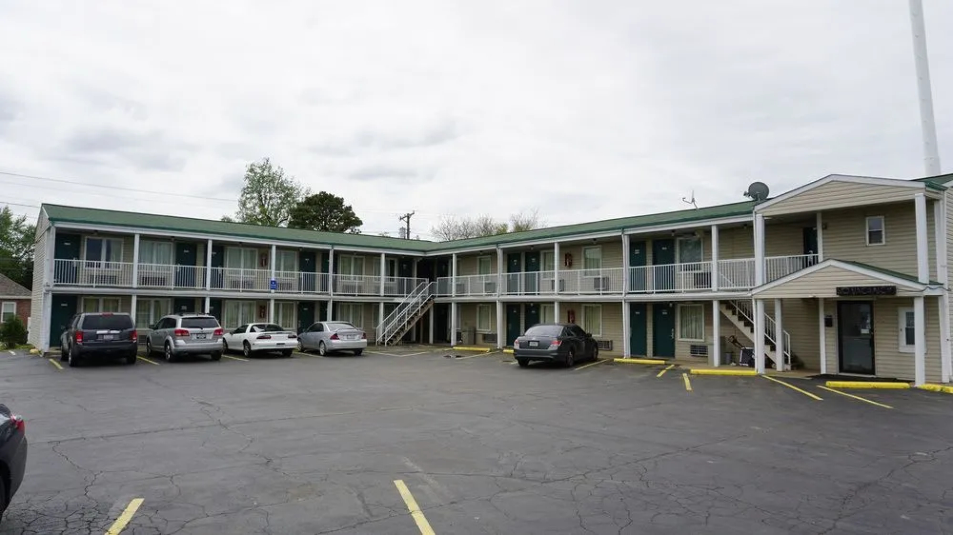 Super 7 Inn
