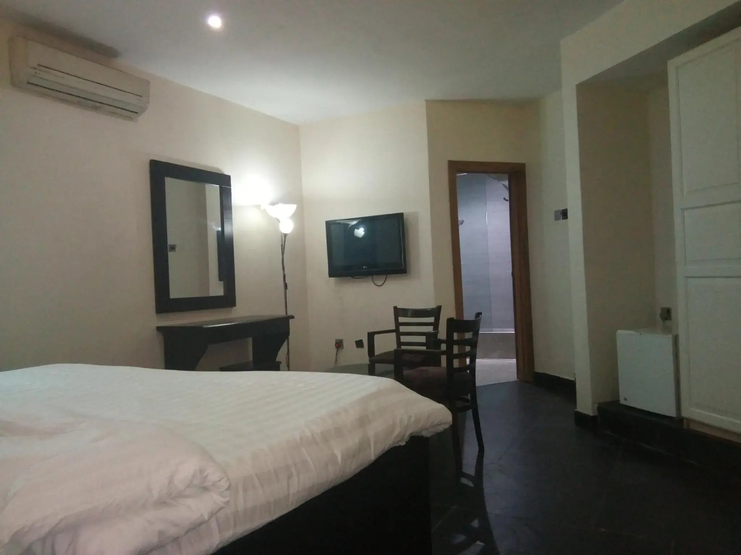 Eden Crest Hotel & Resort