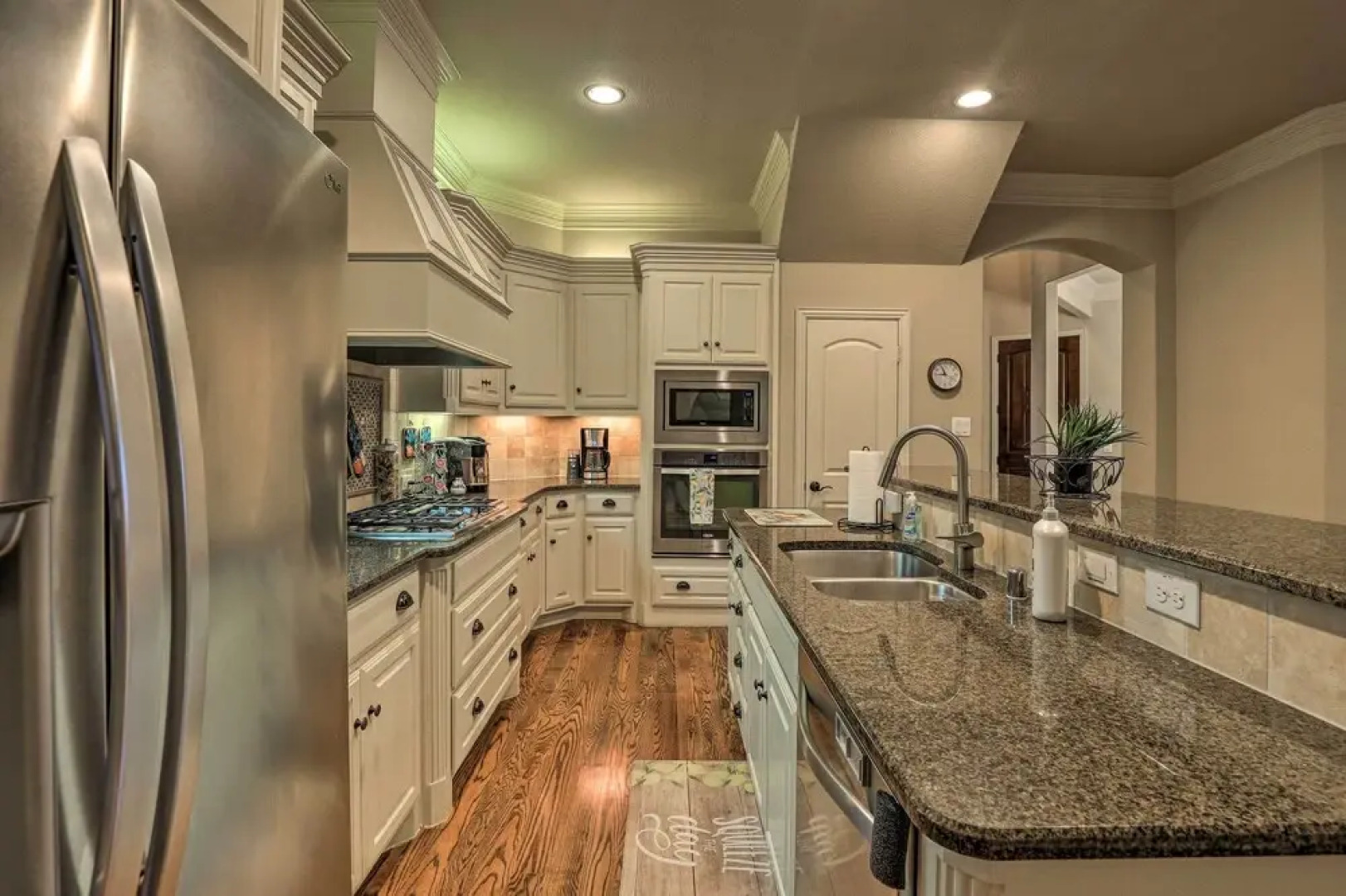 Chic Family-friendly Home in Irving w/ Yard!