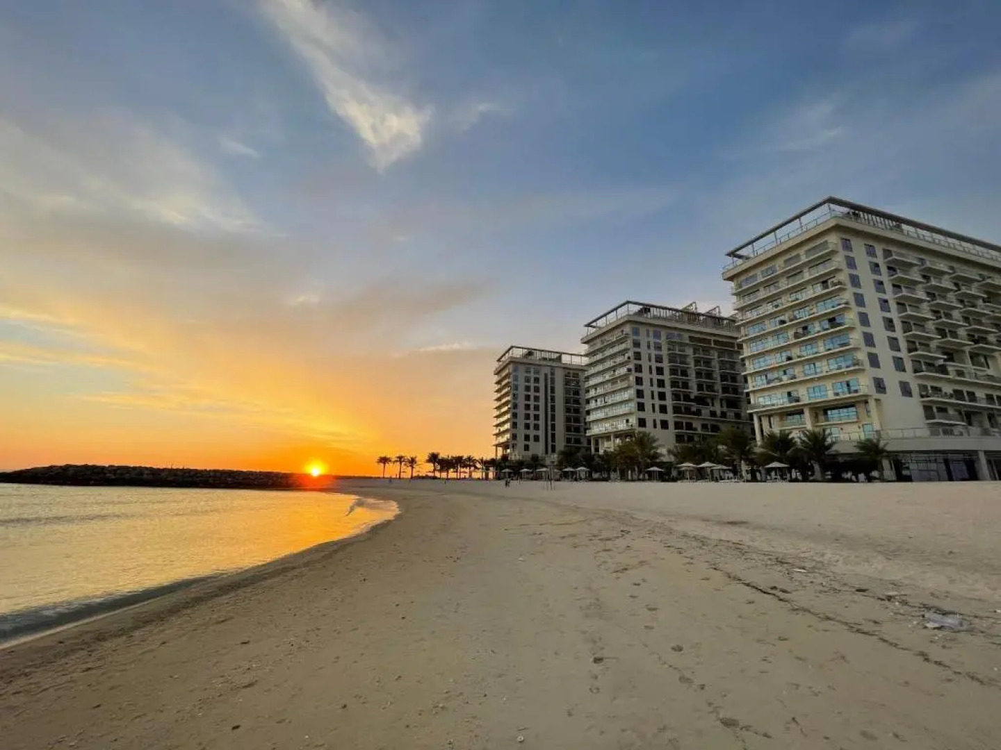 Deluxe Studio Private Apartment - Beachfront Property