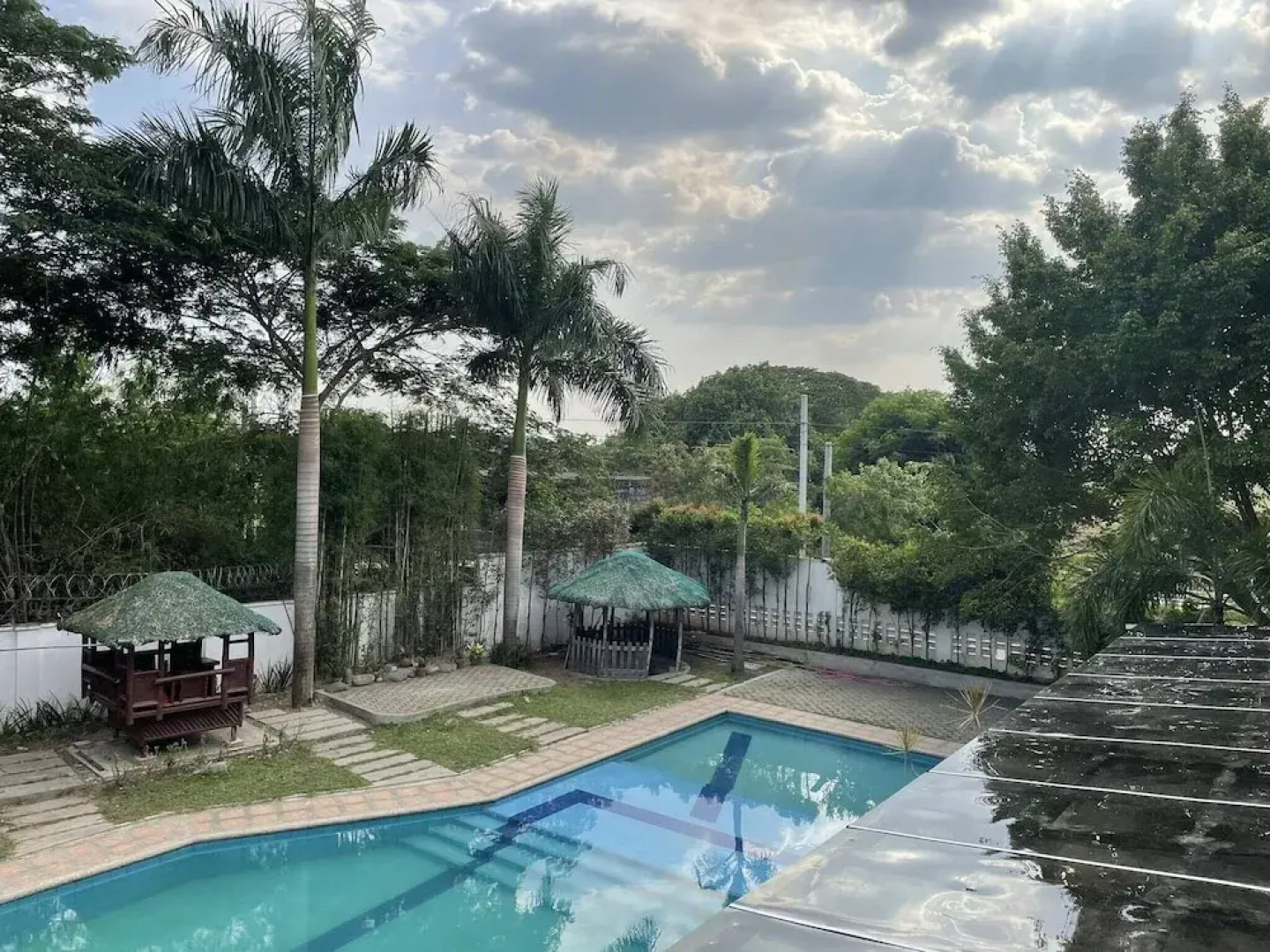 Sarojus Farmview Hotel