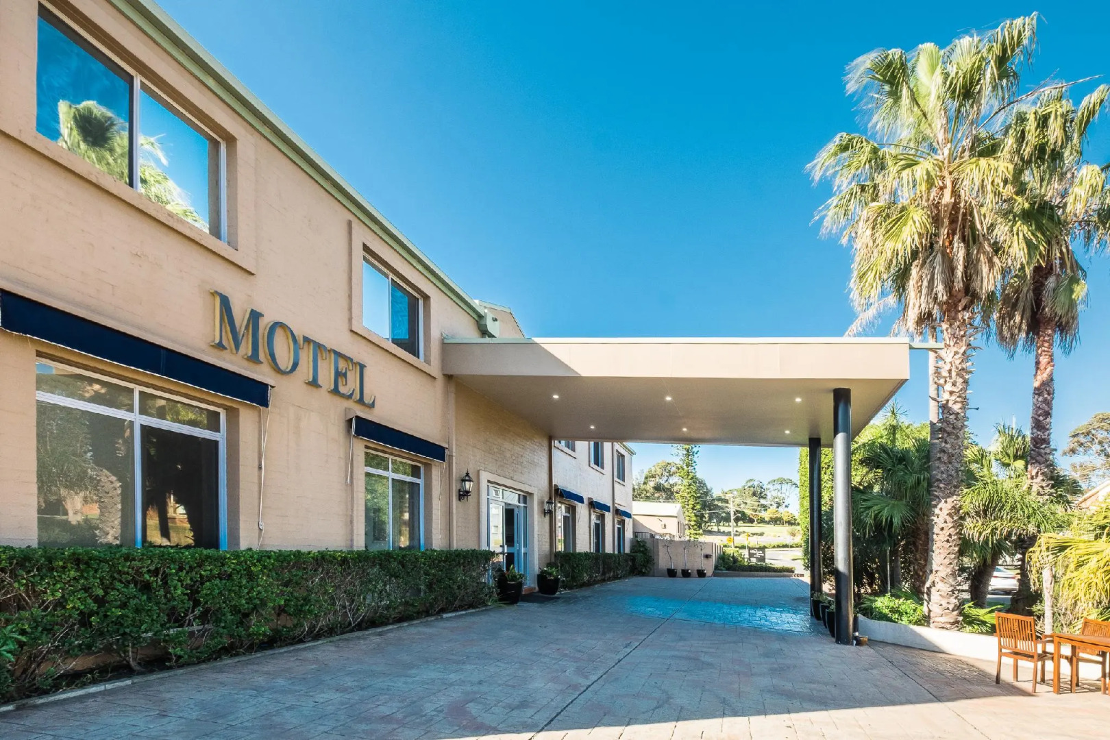 Mollymook Shored Hotel