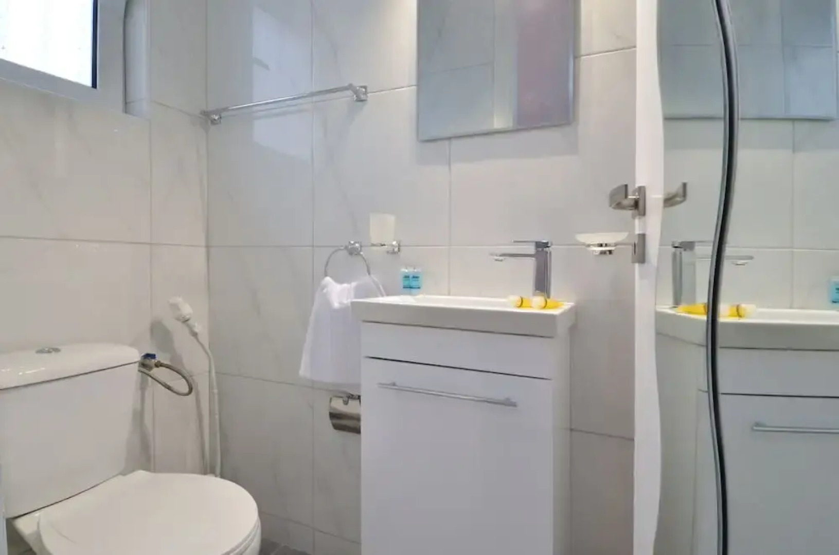 Agia Paraskevi, a cozy and minimal retire