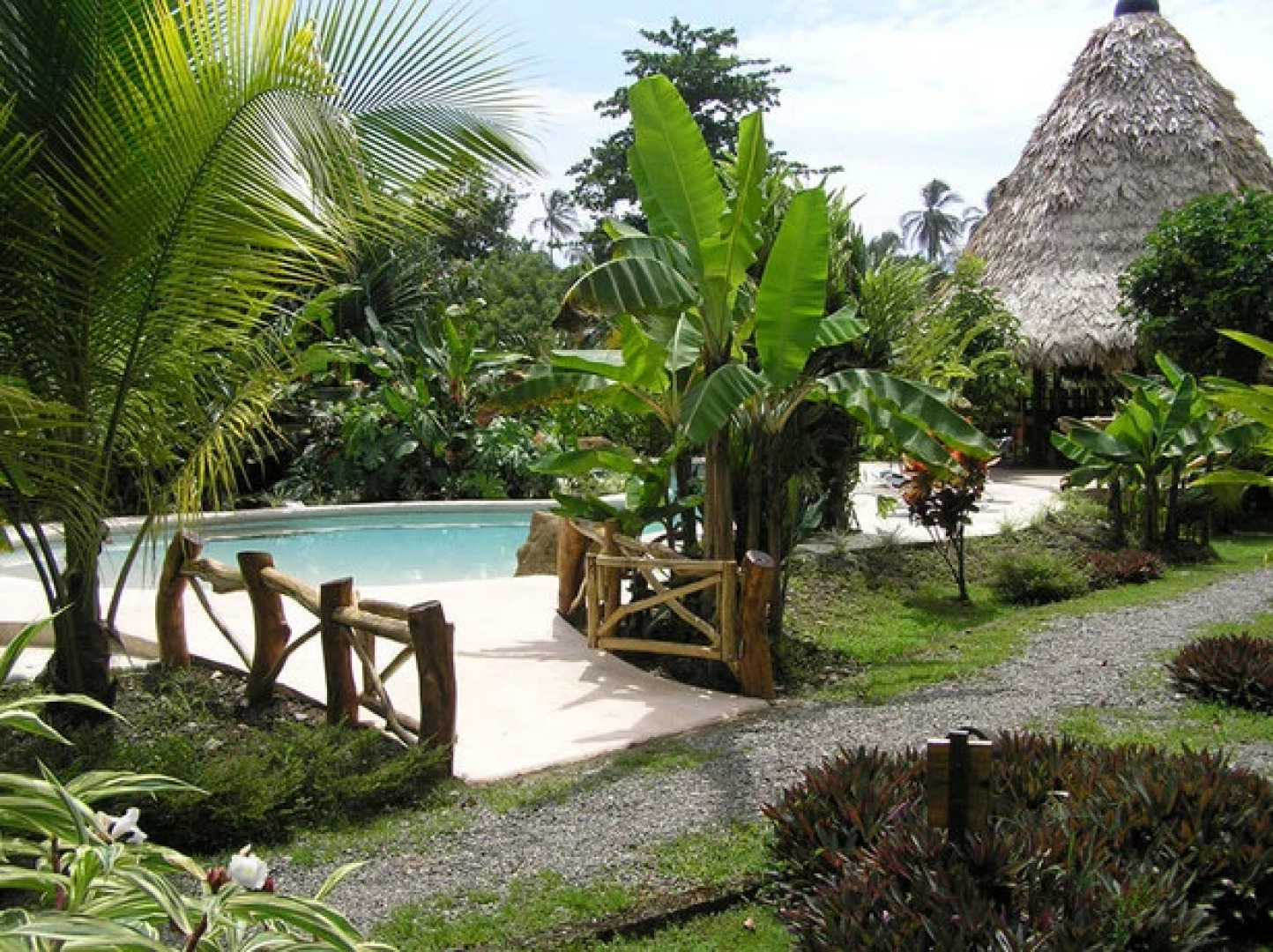 Azania Jungle House One or Two Bedroom with AC near the beach