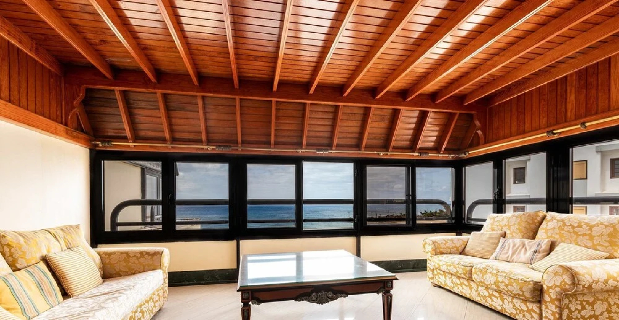 Penthouse Reducto Beach