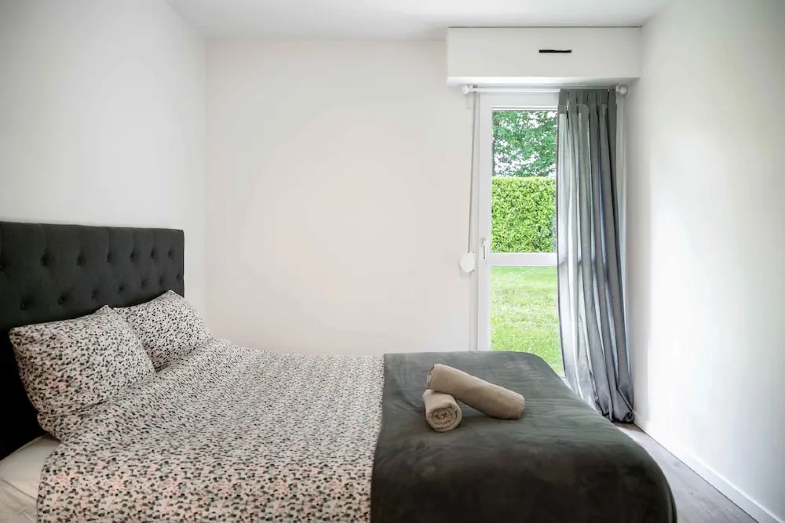 Chic Appartement avec Terrasse, Parking Privatif