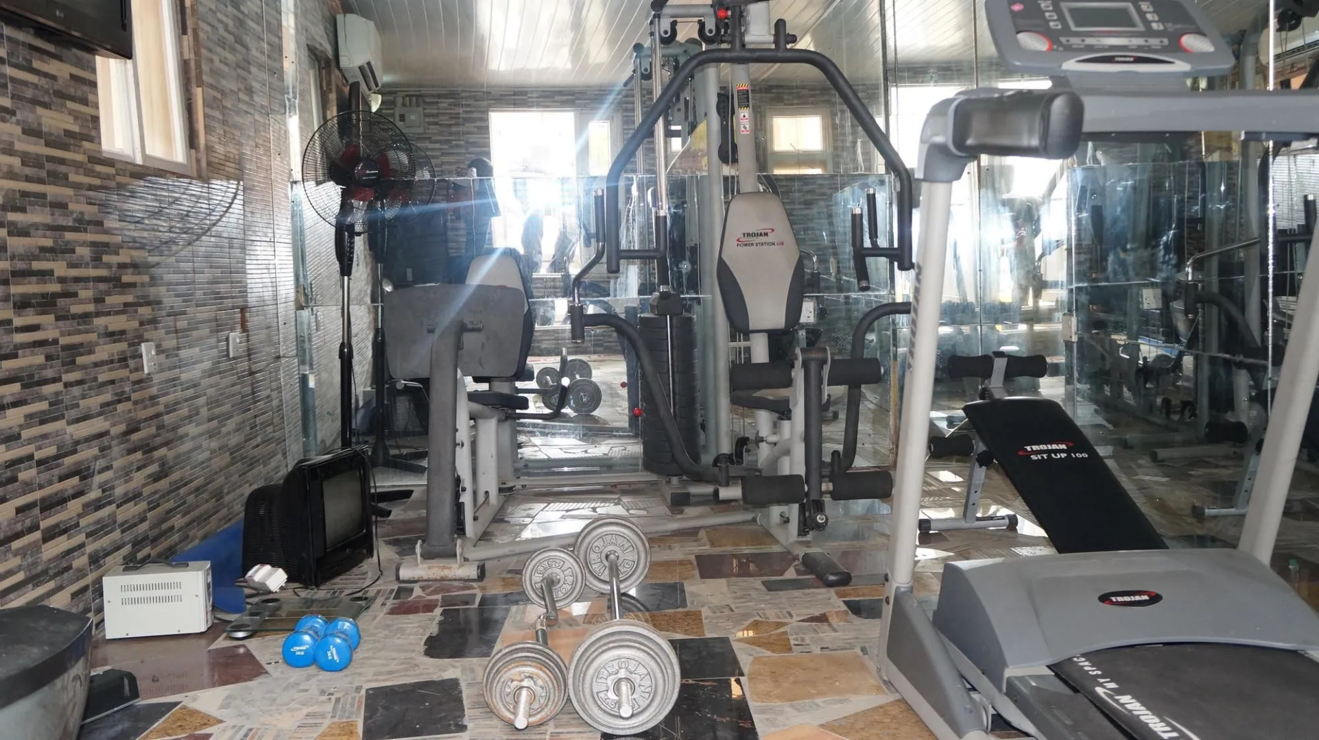 Charlie's Place And Suite