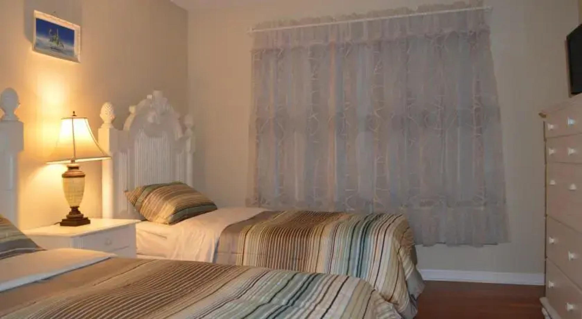 Four-Bedroom House near Universal