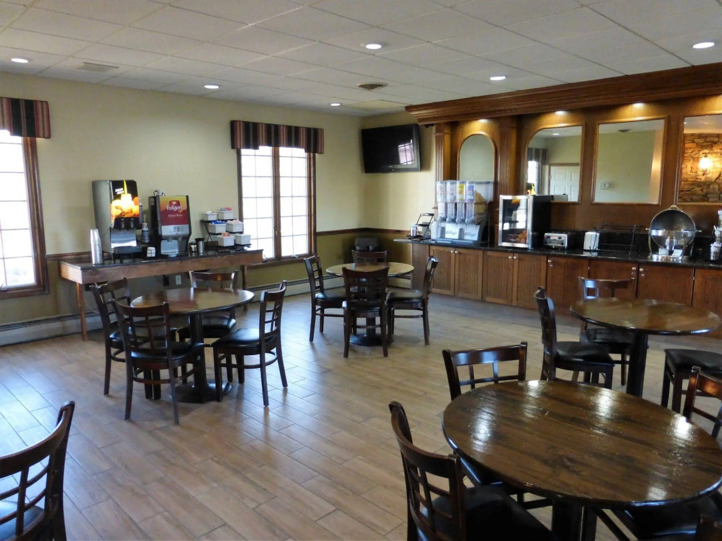 Red Roof Inn & Suites Hazleton