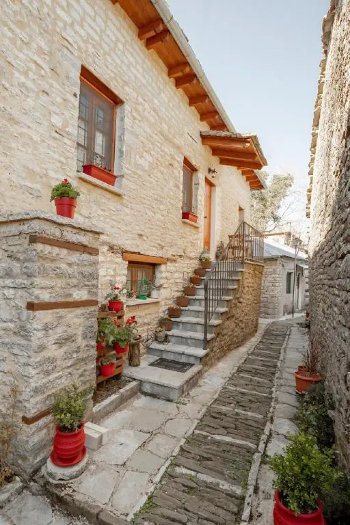 Archontiko Rapti Stone Traditional House
