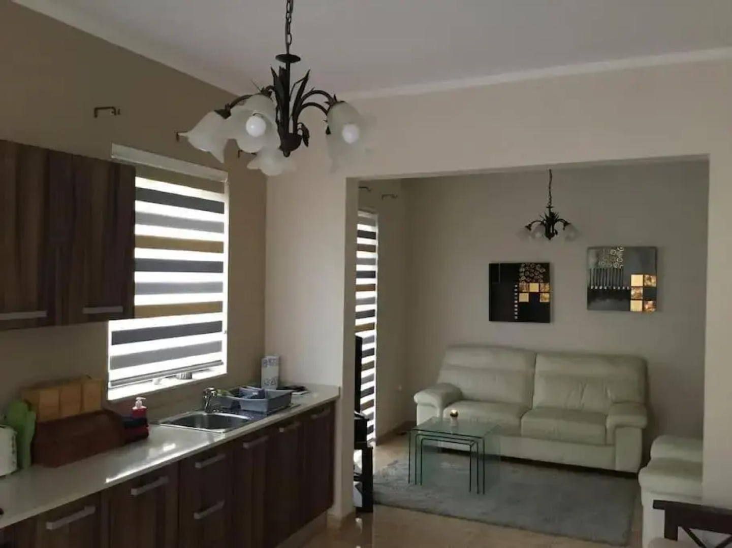 May Flower: Modern Flat close to Airport/Bus Stops