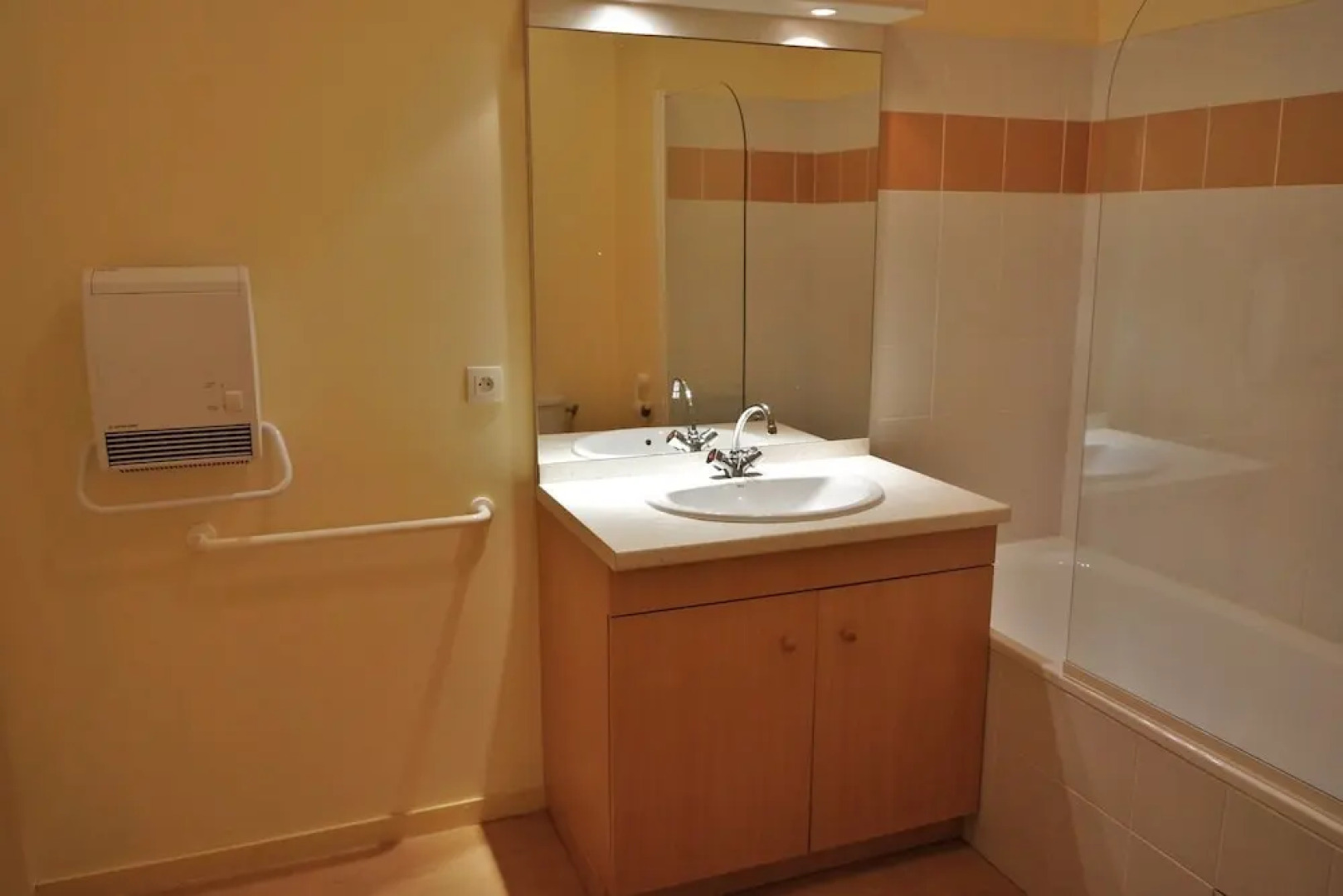 Logement n209 6pers face aux Thermes