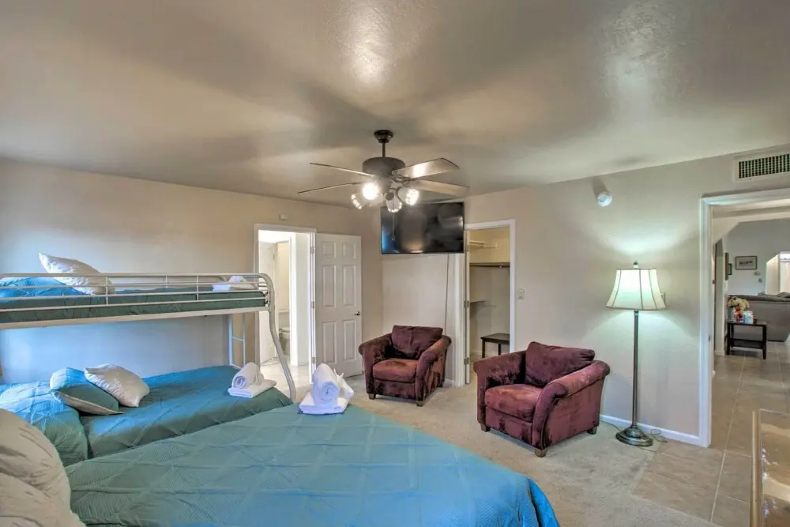 Phoenix 'kick Back Corral' w/ Outdoor Oasis!