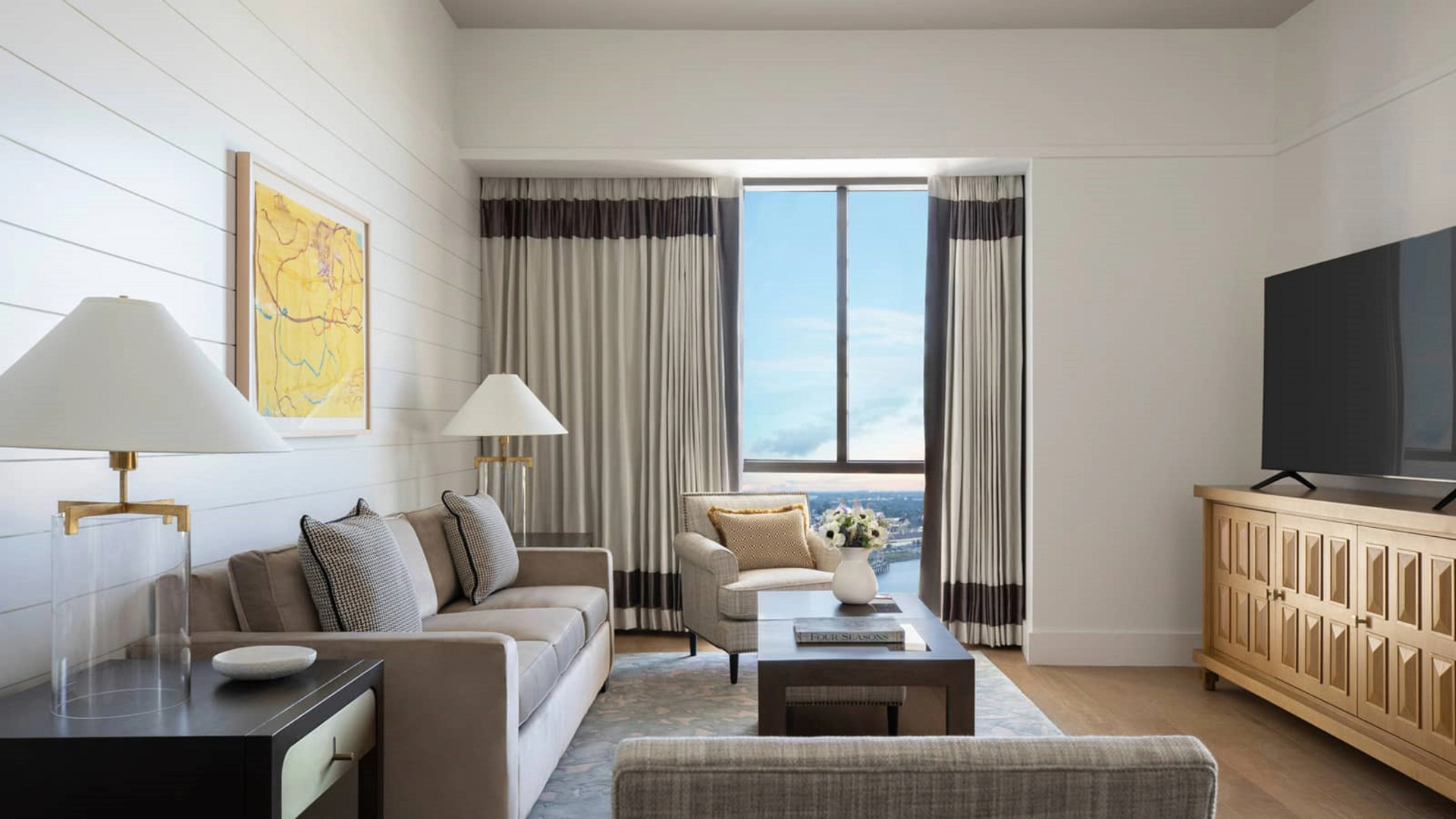 Отель Four Seasons New Orleans