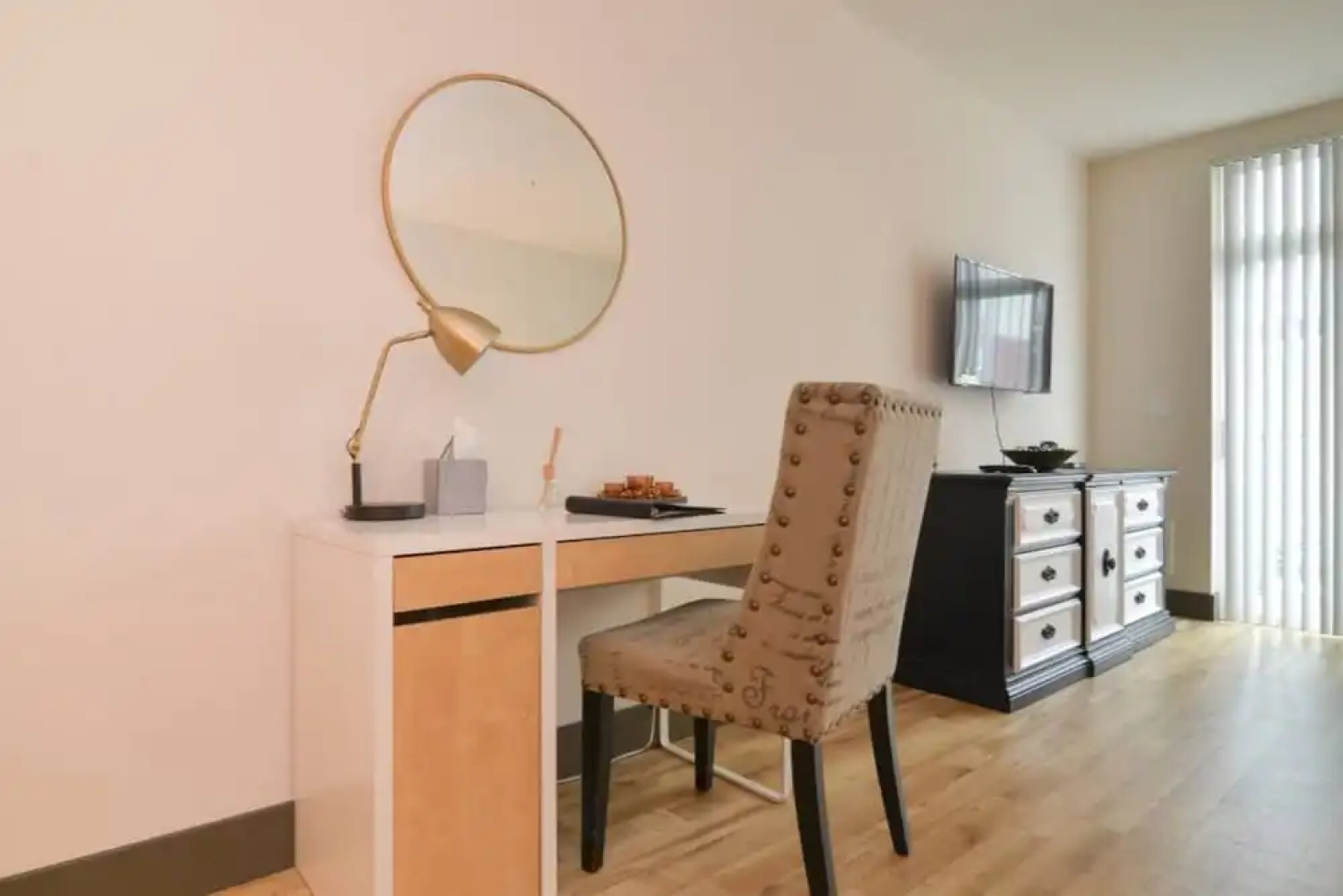 Waterfront Modern Studio Rooftop Views