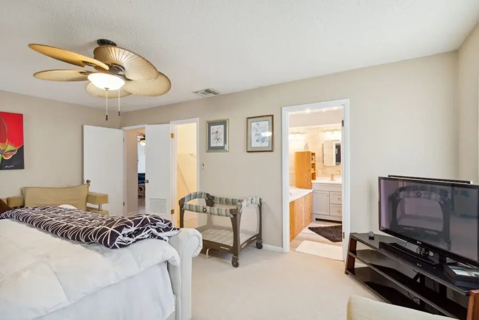 The Lake Home - Beautiful Oasis In The Heart Of Florida! 2 Bedroom Home by RedAwning