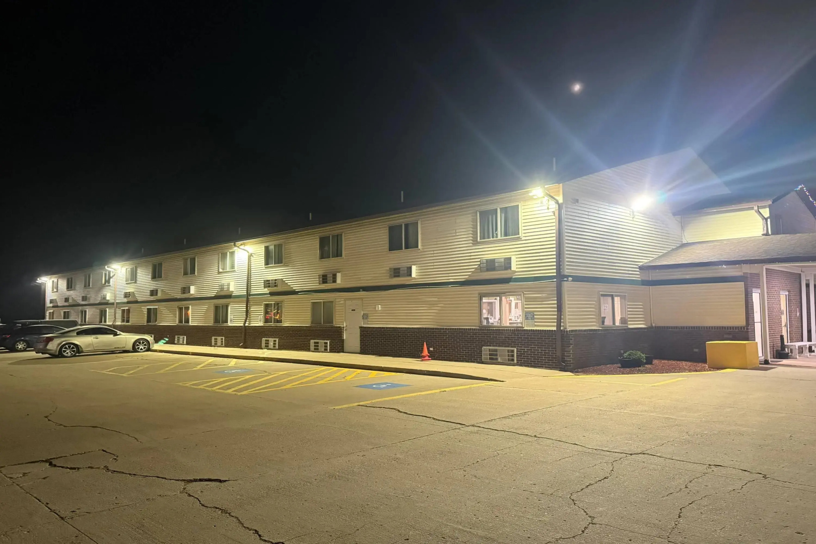 Super 8 by Wyndham Mendota I-39