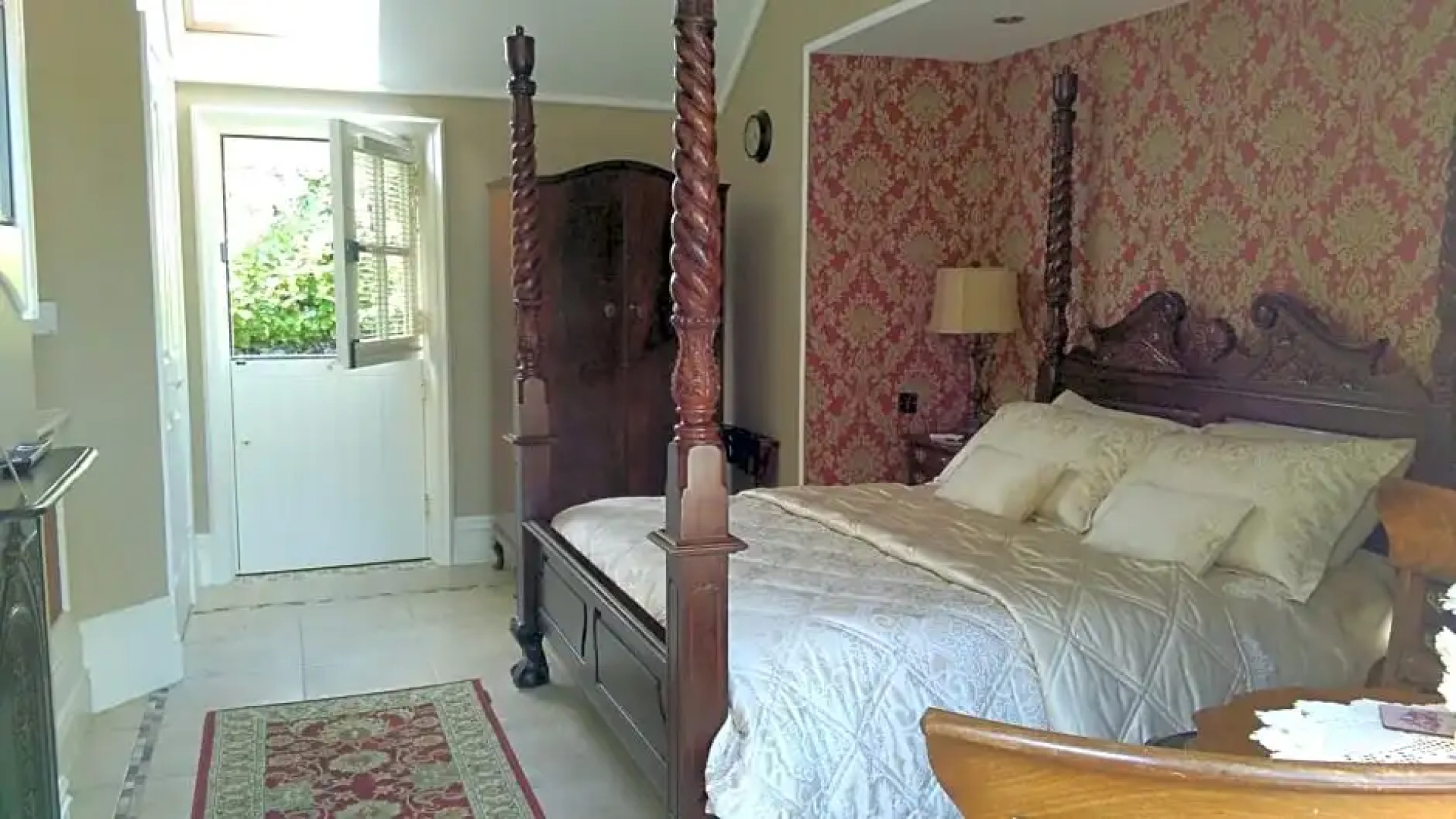 Riverside Lodge