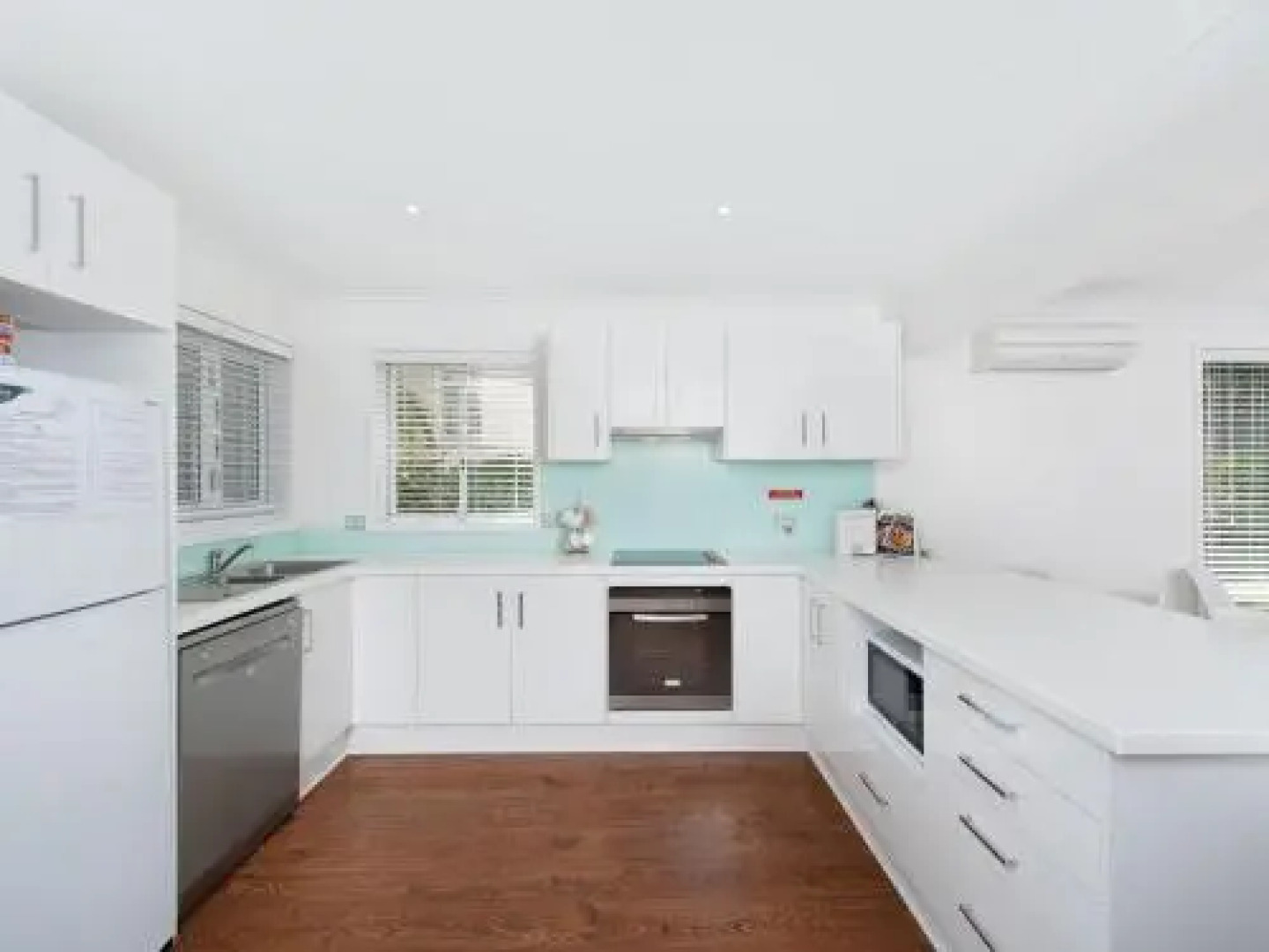 The White House', 25 Tomaree Road - Fantastic House With Pool, Linen Foxtel And Wii-U