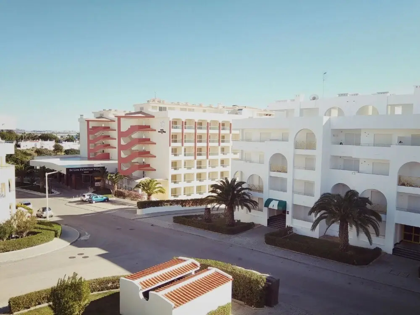 Apartamento Praia de Porches,izibookings