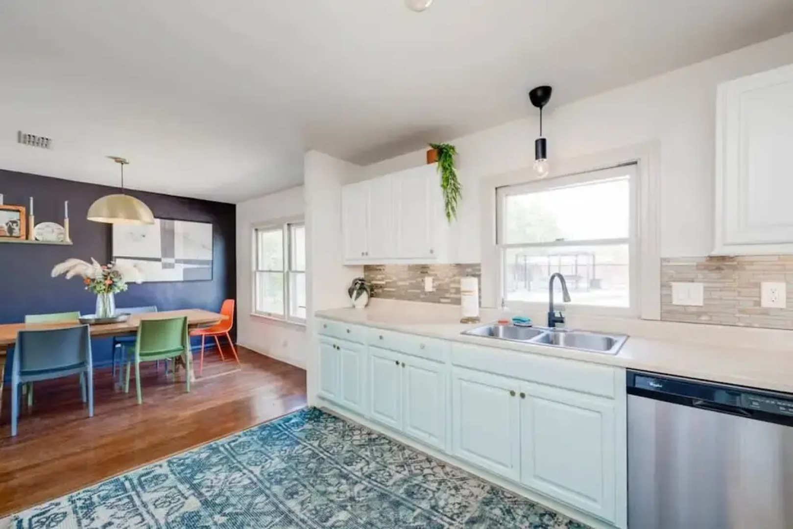 5 2 two Kings hot tub Firepit 16min to Wine Trail Nearby Pickleball Courts Pool