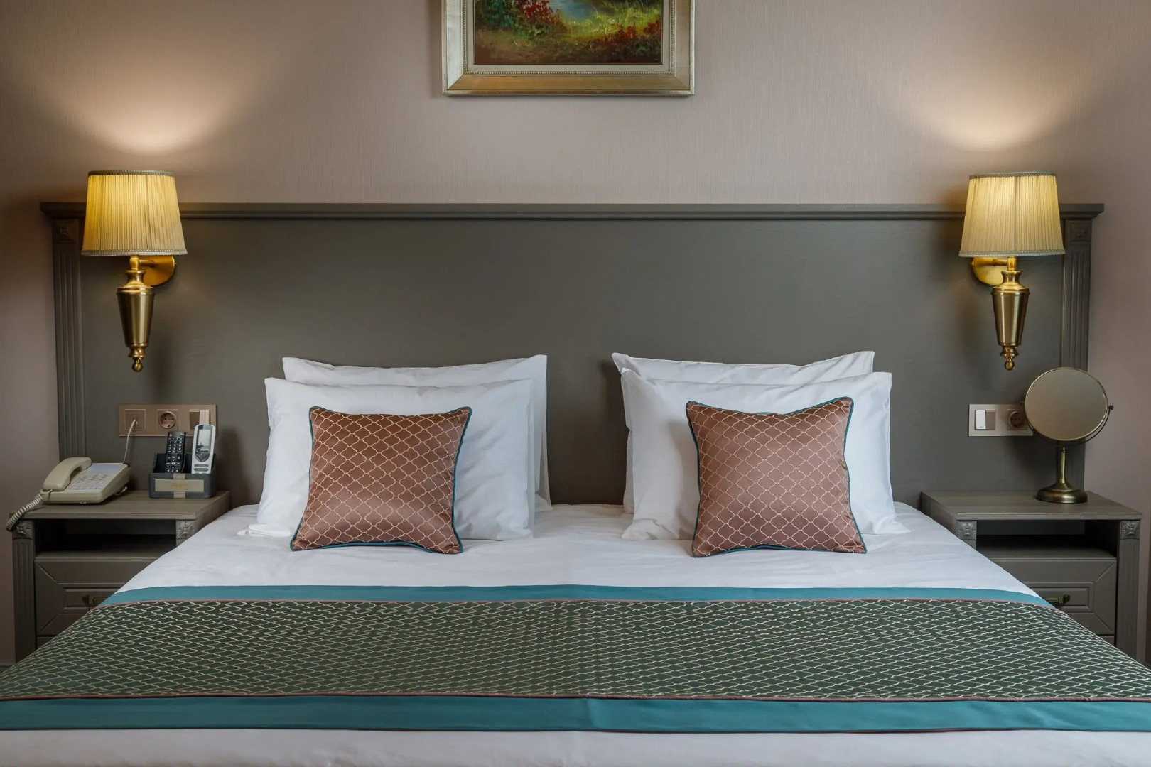 Mini-Hotel Biography