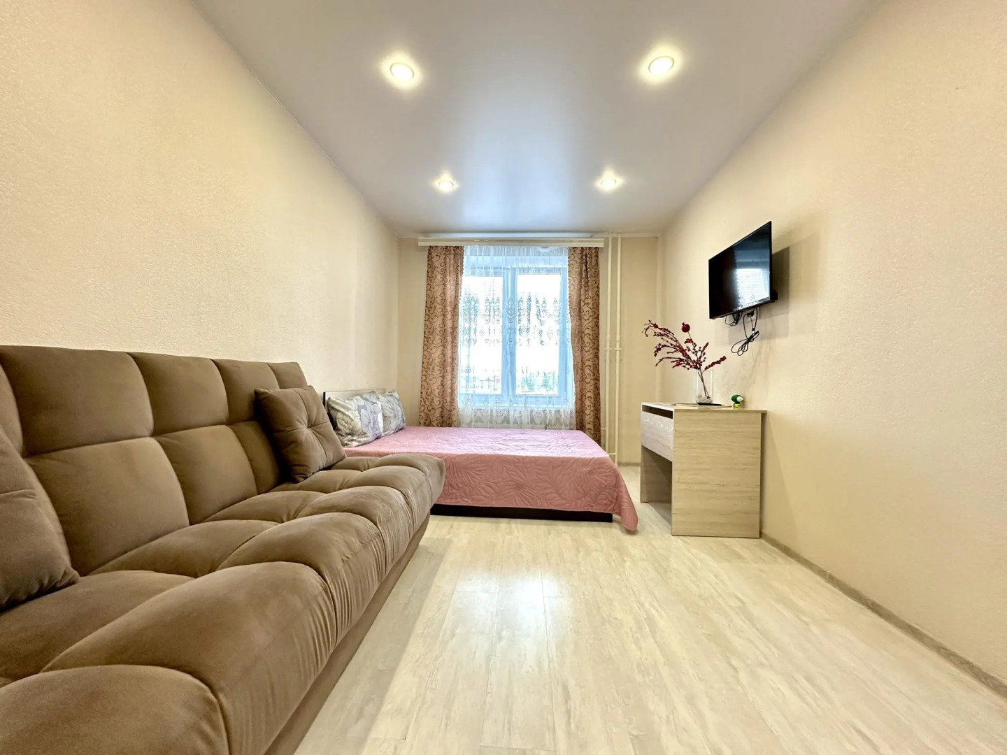 Compass (Компасс) в 15-м микрорайоне 42