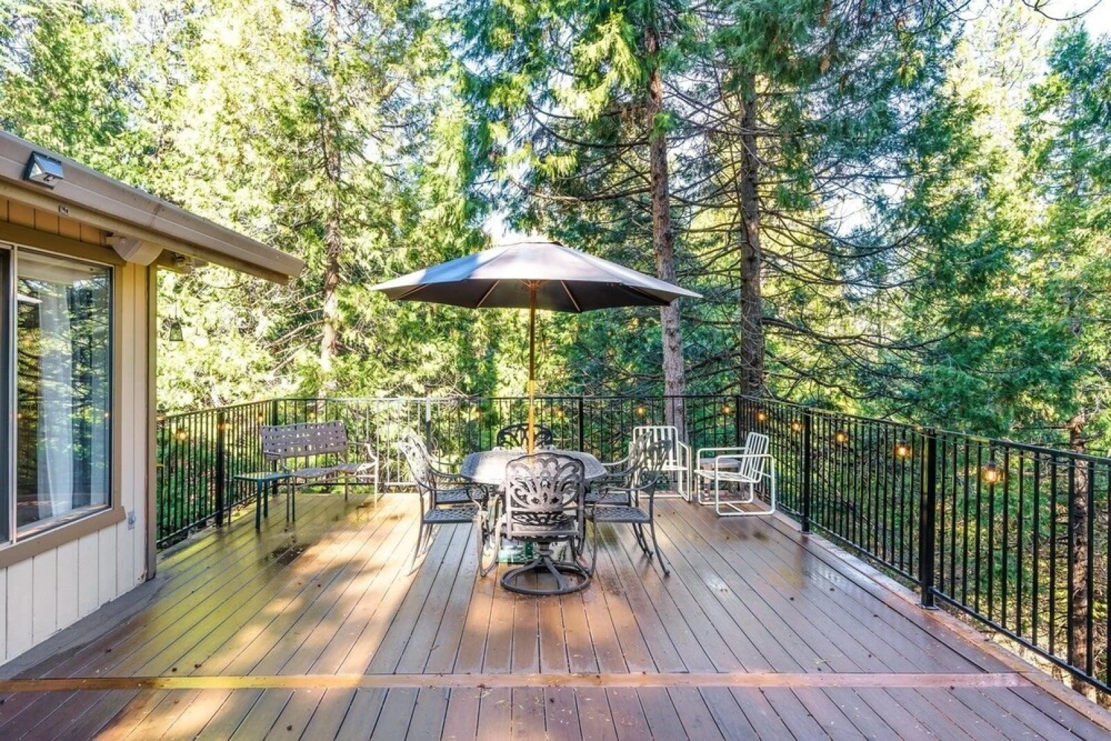 The Treetops - Beautiful Mountain Views Abound When You Stay at The Treetops by Yosemite Region Resorts