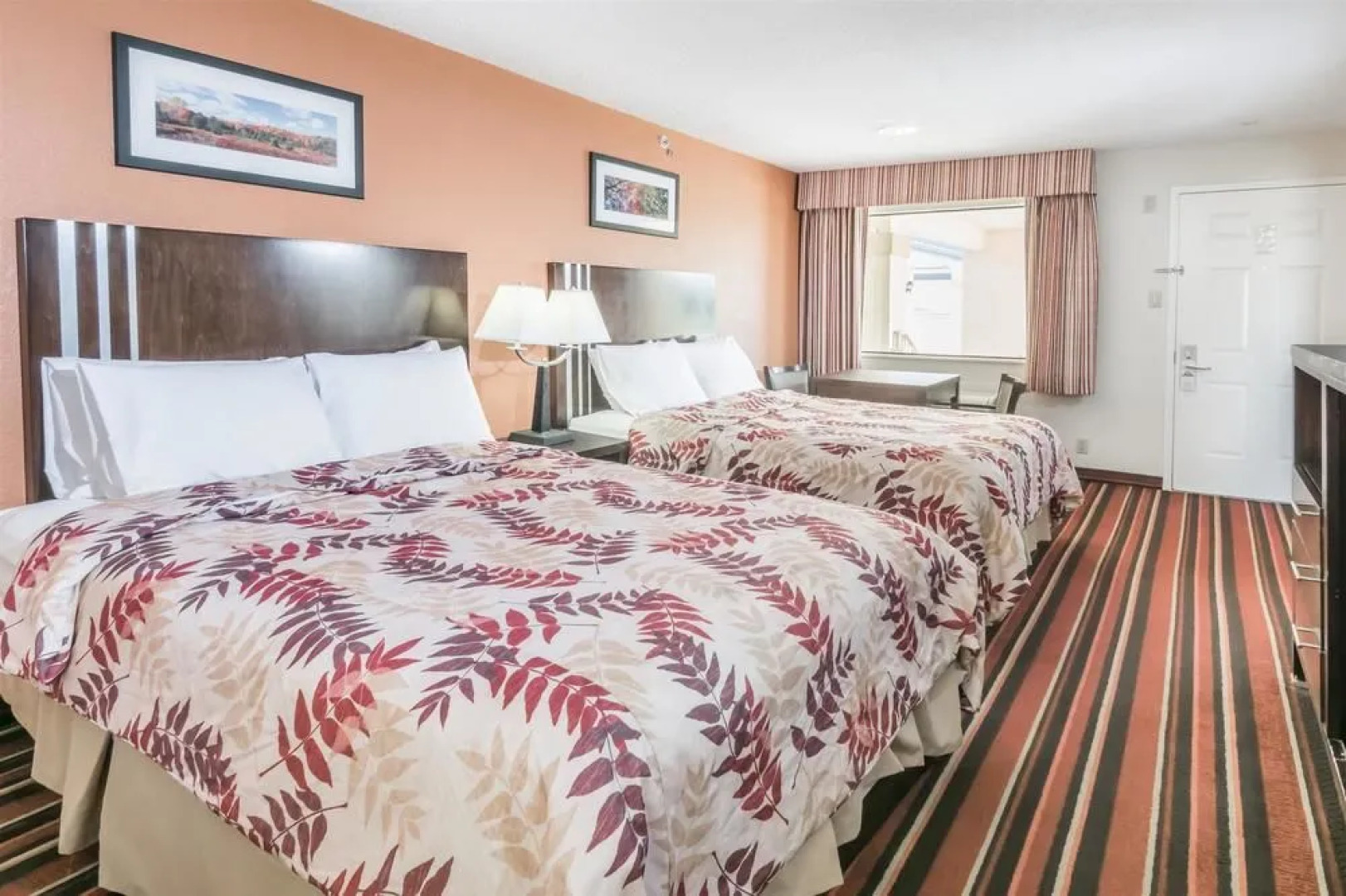 Days Inn & Suites by Wyndham Winnie