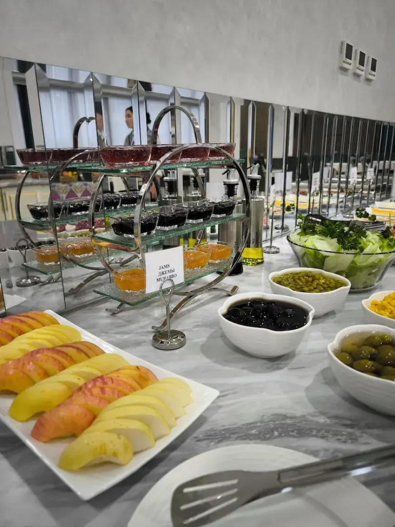 Отель Saroy Gardens