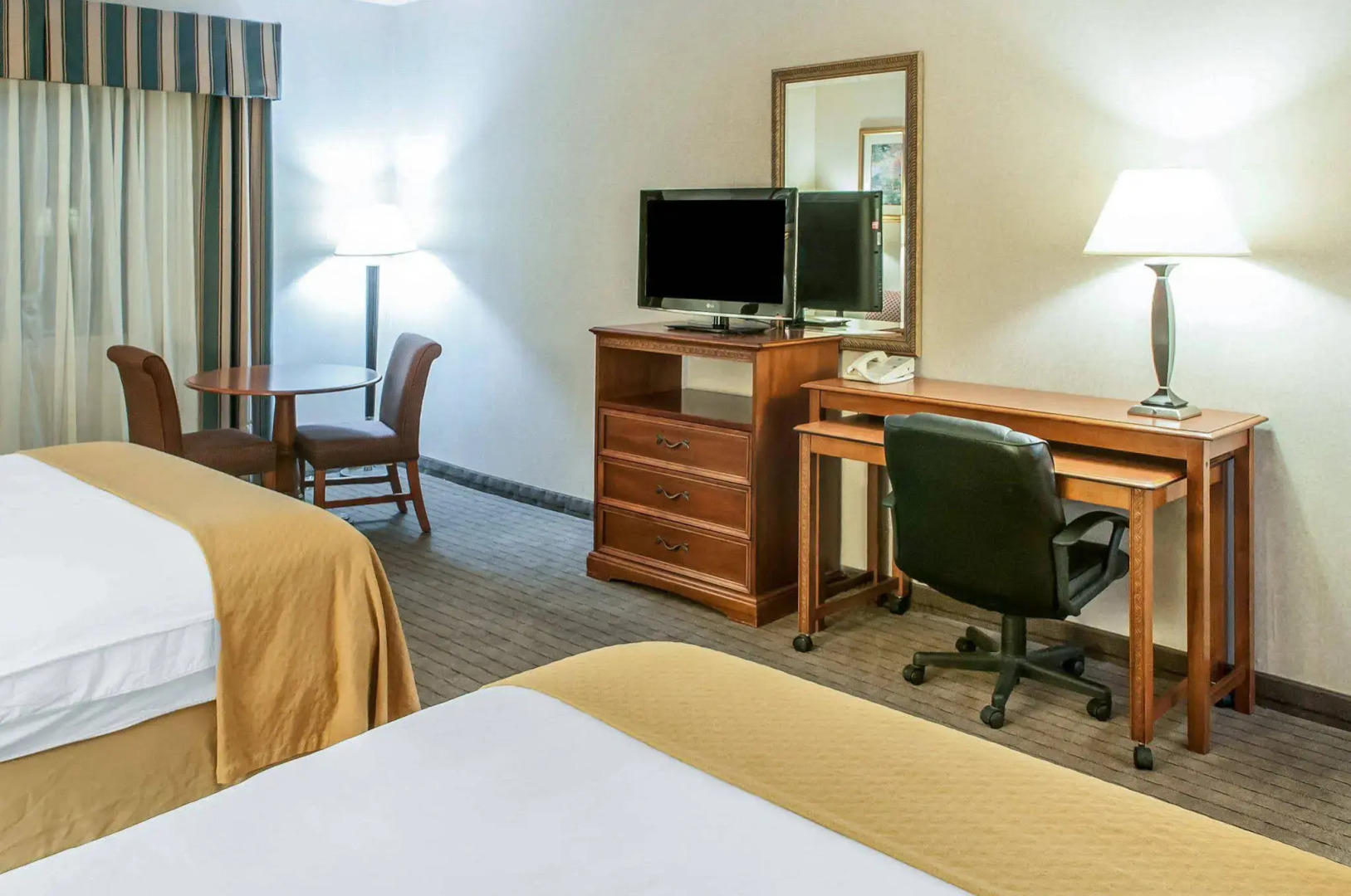 Quality Inn & Suites Grants - I-40
