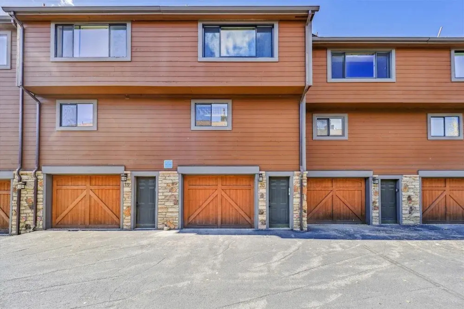 Winterpoint 20 2 Bedroom Townhouse by RedAwning