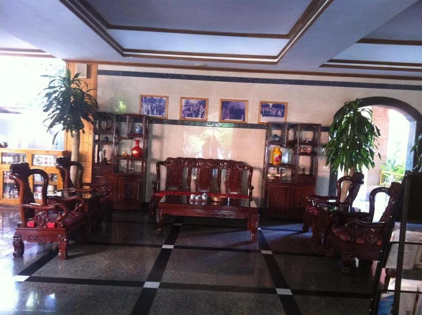 IU Hotel Ruili Nanmao Street