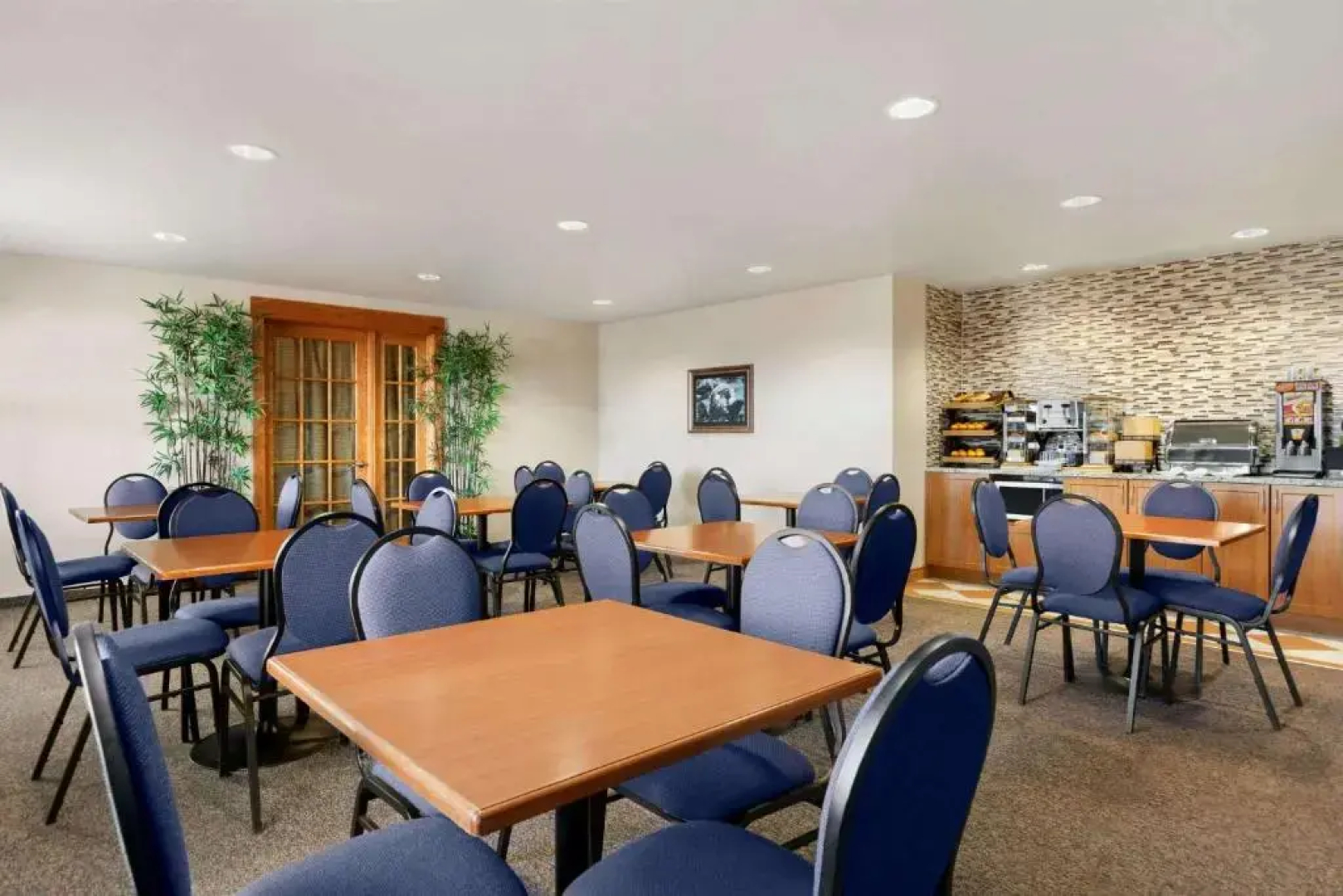 Days Inn And Suites - Thompson