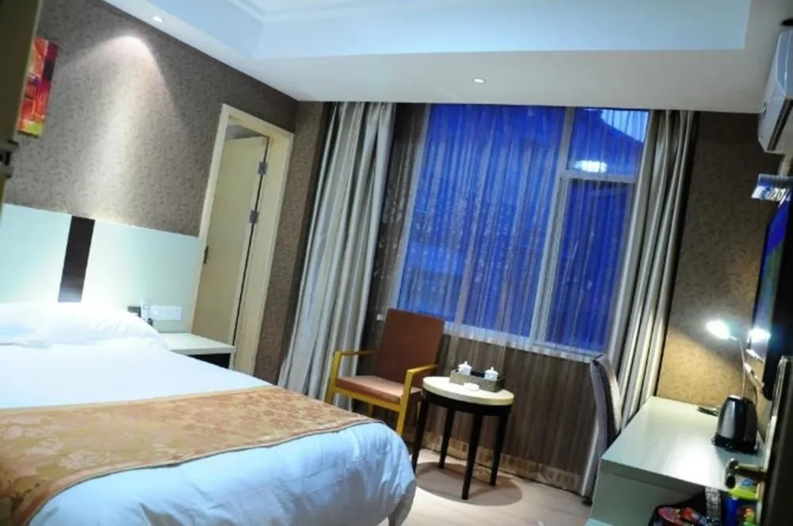 Ronghe Holiday Hotel