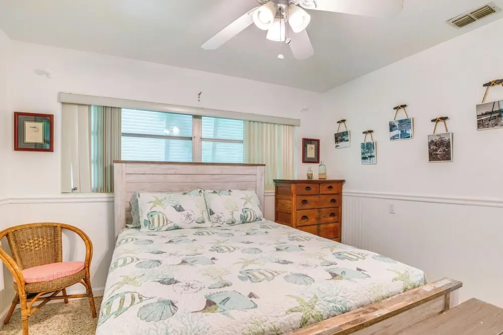 Sunny Home in Yankeetown w/ Lanai & Backyard!
